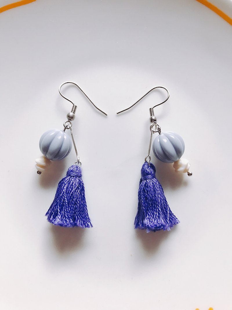 Blueberry Snack Fringe Dangle Earrings - ต่างหู - งานปัก สีน้ำเงิน