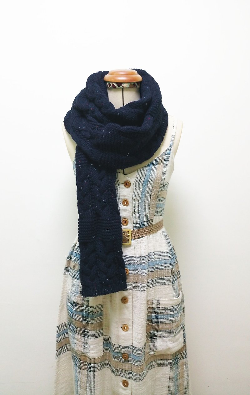 Lan毛線圍巾(麻花 深藍夾花點紗) - 圍巾/披肩 - 其他人造纖維 藍色