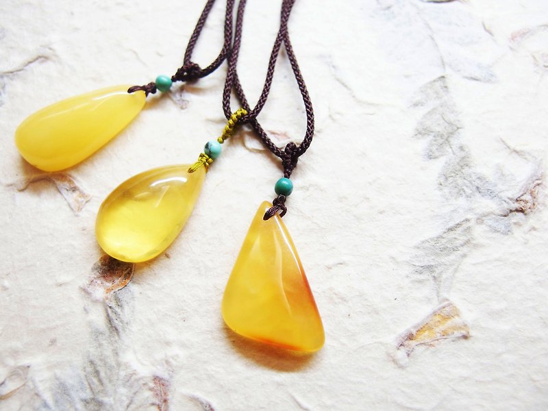 Jingjing Workshop * Love2hm [Tang] honey honey Wax honey amber gold twist braided rope necklace Amber - สร้อยคอ - เครื่องเพชรพลอย สีเหลือง