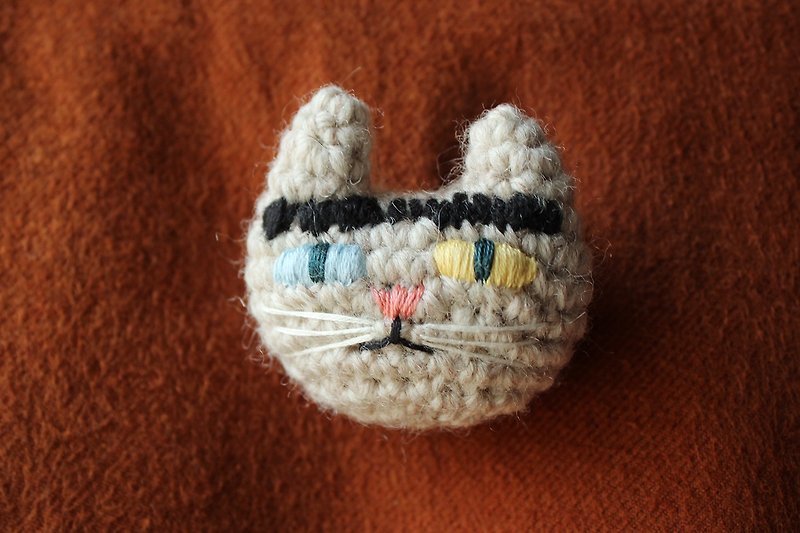 Crochet cat brooch - White - Brooches - Wool White