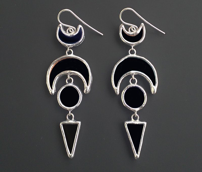 Long stained glass black earrings with mirror crescent - ต่างหู - แก้ว สีดำ