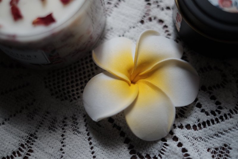 Plumeria Plumeria Scented Candle | Fragrance Mist | Diffuser - เทียน/เชิงเทียน - ขี้ผึ้ง 