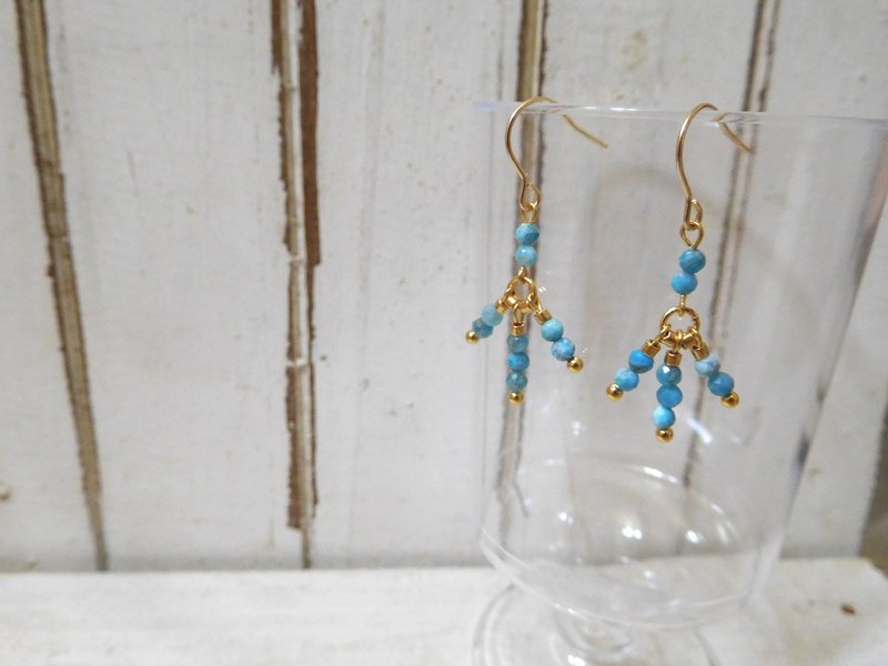 Summer mini Stone small earrings wrapped in 14k gold and can be clipped - ต่างหู - โลหะ สีน้ำเงิน