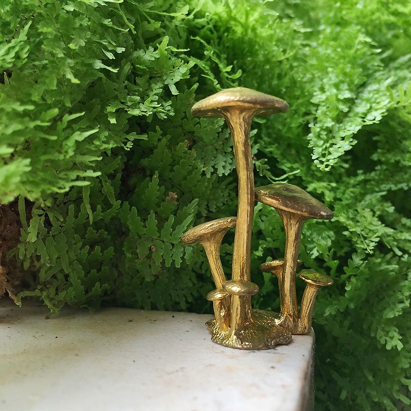 Mushroom&#39;s corner brass ornaments