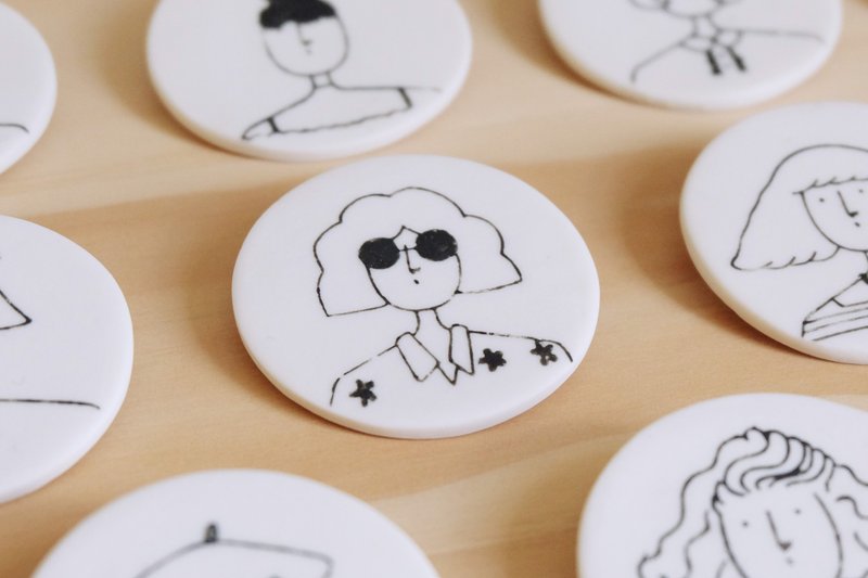 Miss Hairy Porcelain Brooch - เข็มกลัด - ดินเผา ขาว