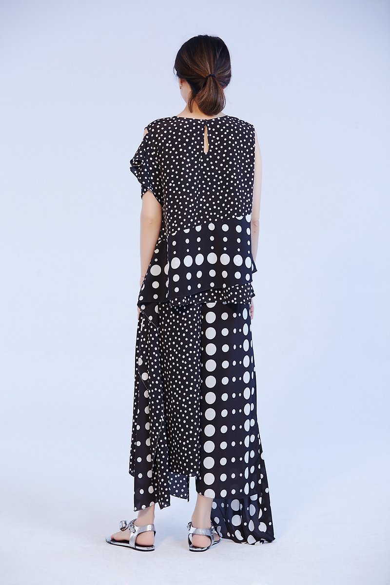 2020 spring and summer black and white dots polygon pant - Women's Pants - Other Materials Black