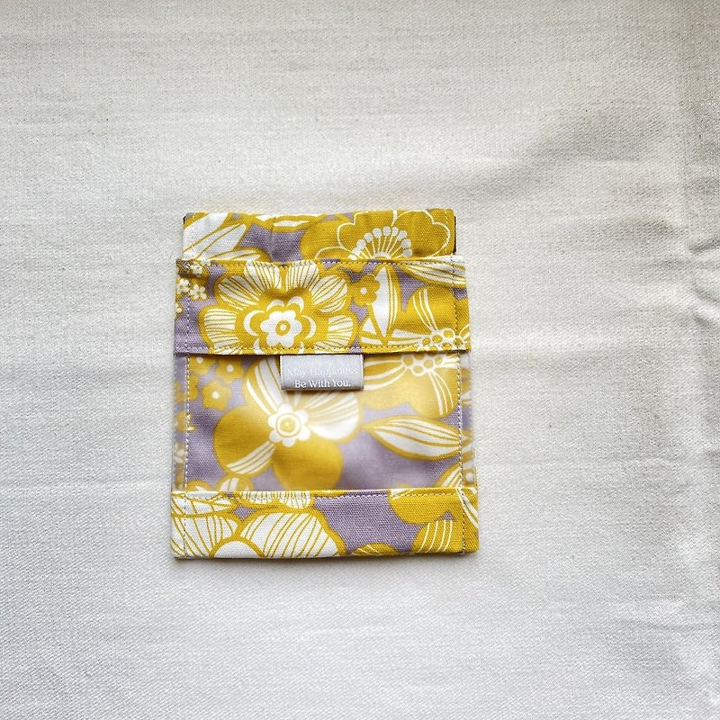 Gray background yellow flower see-through three-dimensional small object storage bag - กระเป๋าเครื่องสำอาง - ผ้าฝ้าย/ผ้าลินิน 