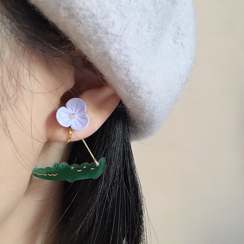Pair of small crocodile earrings - ต่างหู - เรซิน สีเขียว