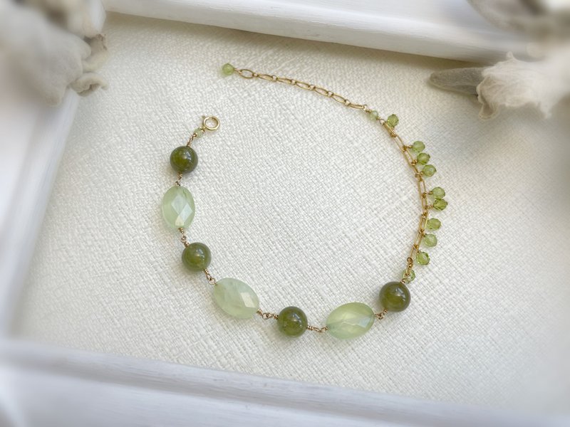 //Grape demantoid Stone half chain bracelet// 14KGF natural stone crystal handmade hypoallergenic - สร้อยข้อมือ - เครื่องประดับพลอย สีเขียว