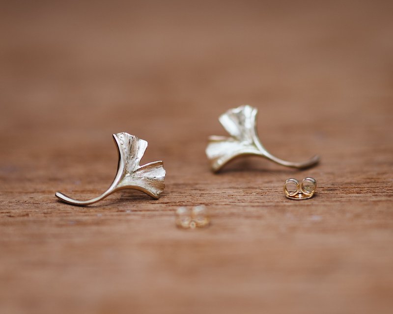 18K -Gingko mini earrings - post earrings - Made in Japan - Gingko leaf - Autumn
