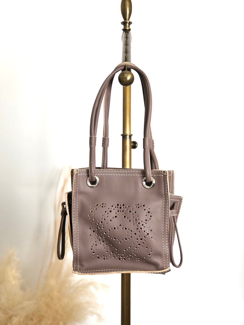 【Direct from Japan Luxury Pre-owned Bag】LOEWE Tote Bag Brown Anagram Leather Punching Vintage Old cgduag - กระเป๋าถือ - หนังแท้ สีนำ้ตาล