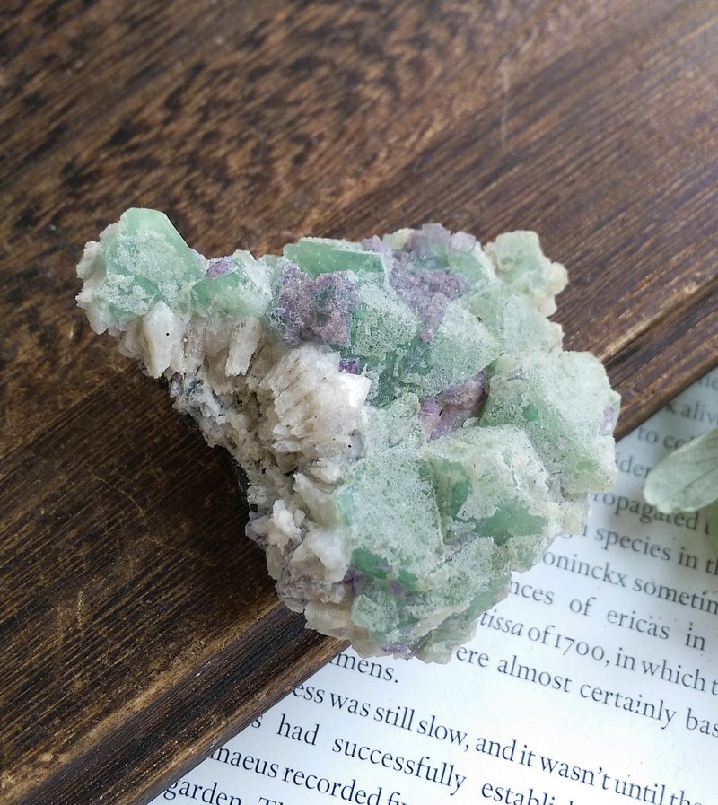 Fluorite 內蒙產地  紫綠色雙色螢石 方解石共生 天然礦石 原礦 - 擺飾/家飾品 - 其他材質 
