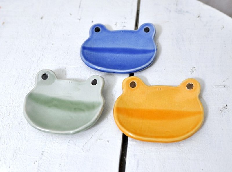 這是一小盤青蛙 - 碟子/醬料碟 - 陶 綠色