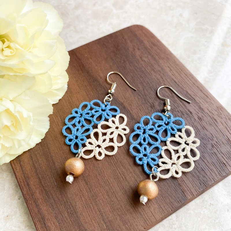 設計藍白色圓形 Tatting earrings 耳針 耳鈎 耳環 梭織 禮物 編 - 耳環/耳夾/耳骨夾 - 棉．麻 藍色