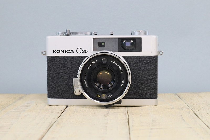 【完動品】オールドフィルムカメラ コニカ　KONICA C35 初期型　S/N 402652  P092 - 相機/拍立得/底片相機 - 其他金屬 黑色