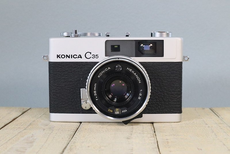 【完動品】オールドフィルムカメラ コニカ　KONICA C35 初期型　S/N441297  P096 - 相機/拍立得/底片相機 - 其他金屬 黑色
