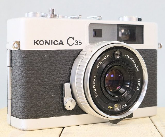 完動品】オールドフィルムカメラ コニカ KONICA C35 初期型 S/N 834122 P069 - ショップ mi-na カメラ - Pinkoi