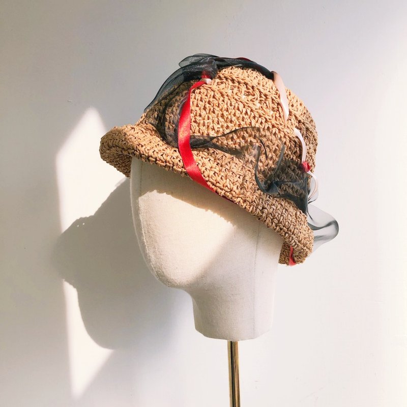 日が沈む前にエレガントな夏の紙の麦わら帽子 - 帽子 - その他の素材 多色