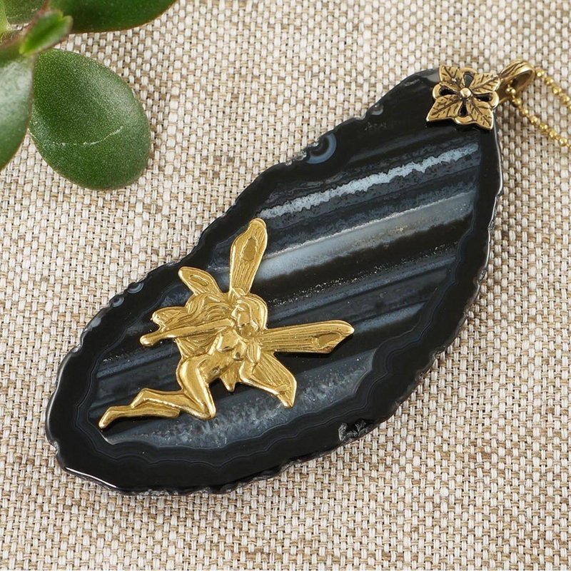 Black Agate Slice Slab Brass Fairy Pendant Necklace Unique Woman Jewelry Gift - 項鍊 - 寶石 黑色