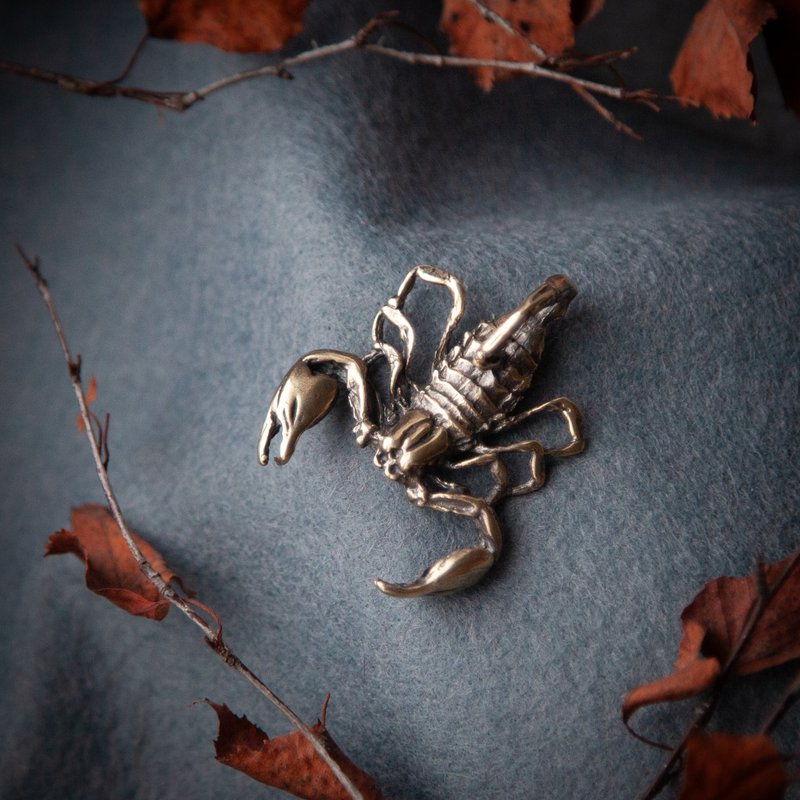 Big Scorpio pendant on leather cord. Handmade jewelry. Zodiac sign necklace. - 項鍊 - 其他金屬 橘色