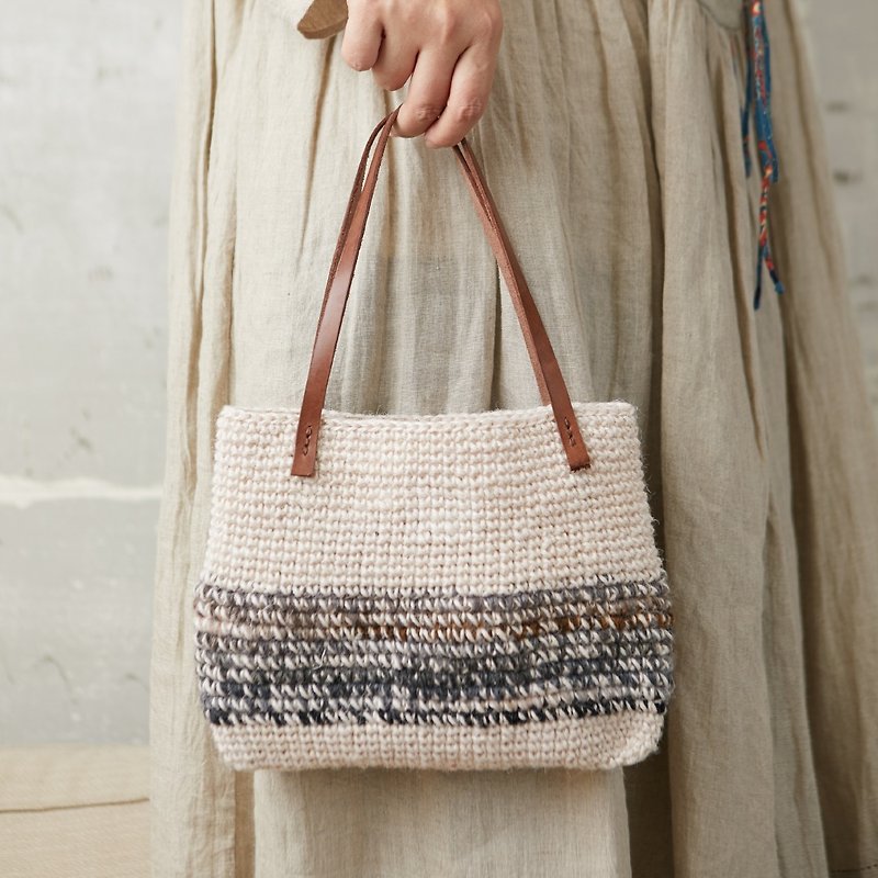 Cream white small handbag - กระเป๋าถือ - ผ้าฝ้าย/ผ้าลินิน 