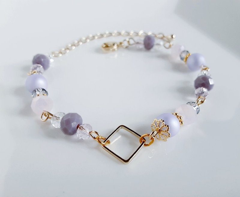 Lavender purple bracelet with square - สร้อยข้อมือ - วัสดุอื่นๆ สีม่วง