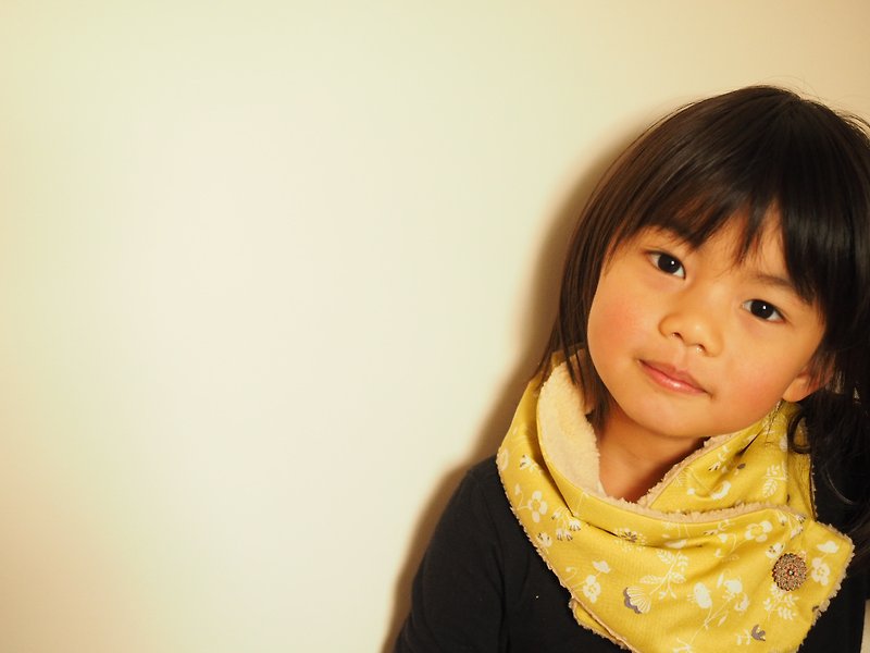 手工縫製保暖圍巾圍脖頸巾 可愛黃色小花圖案 - 圍巾/披肩 - 棉．麻 黃色