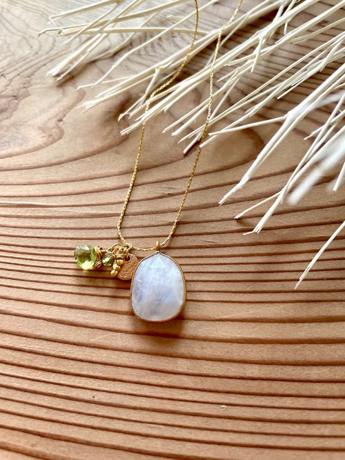 Moonstone and Peridot Necklace SV925 - 設計館かさい項鍊- Pinkoi