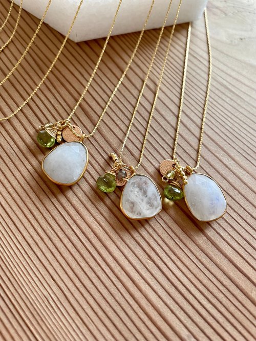 Moonstone and Peridot Necklace SV925 - 設計館かさい項鍊- Pinkoi