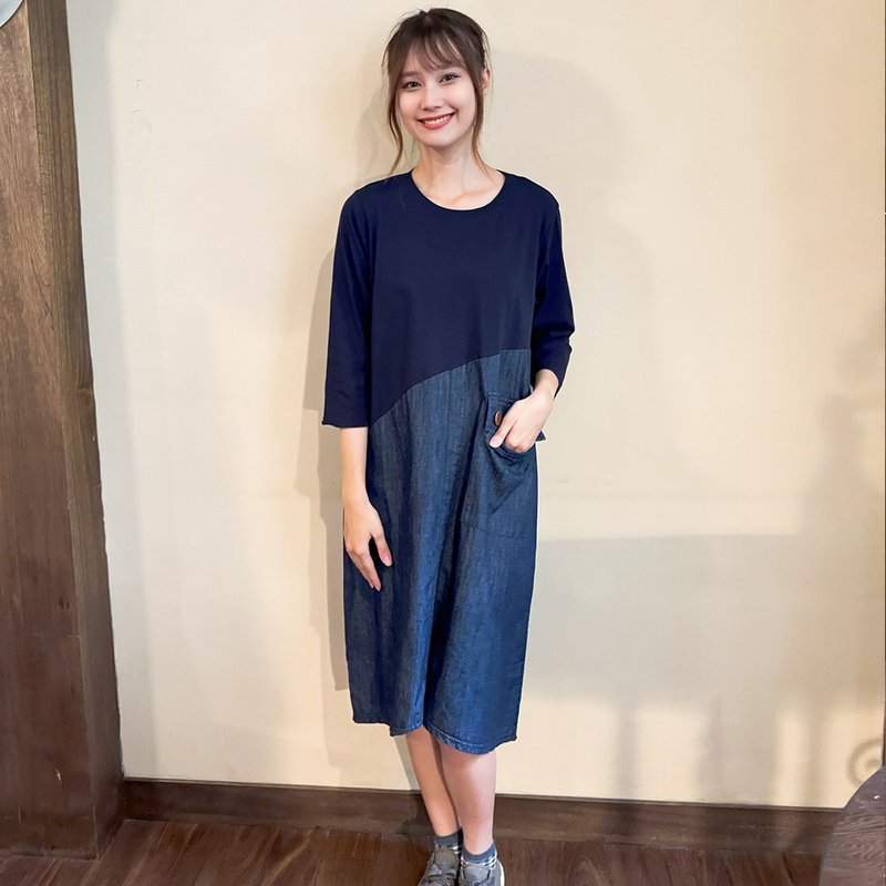 Hana Mokuba crew neck paneled asymmetrical three-quarter sleeve denim dress - ชุดเดรส - วัสดุอื่นๆ 