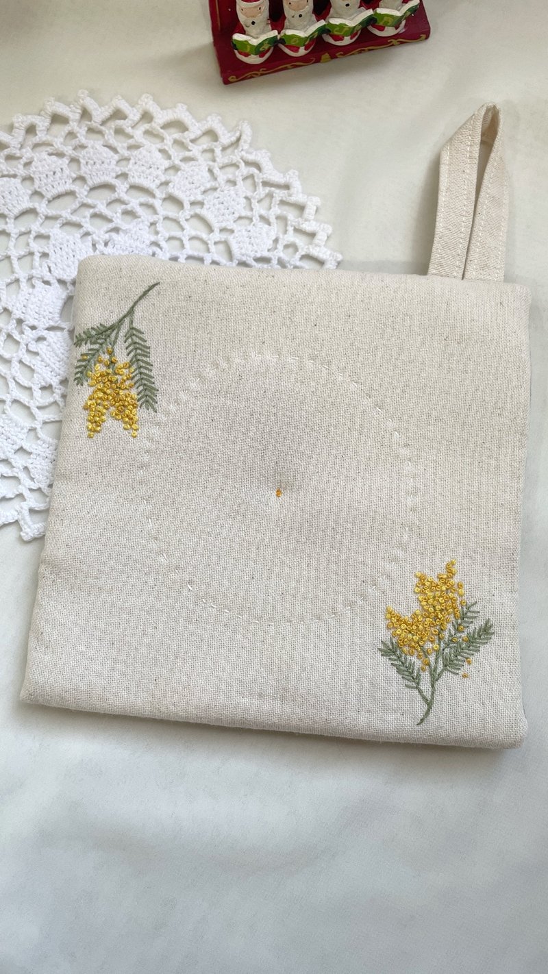 【芳小姐手作】金合歡刺繡鍋墊 耶誕節禮物 新居落成禮物 畢業禮 - 擺飾/家飾品 - 棉．麻 多色