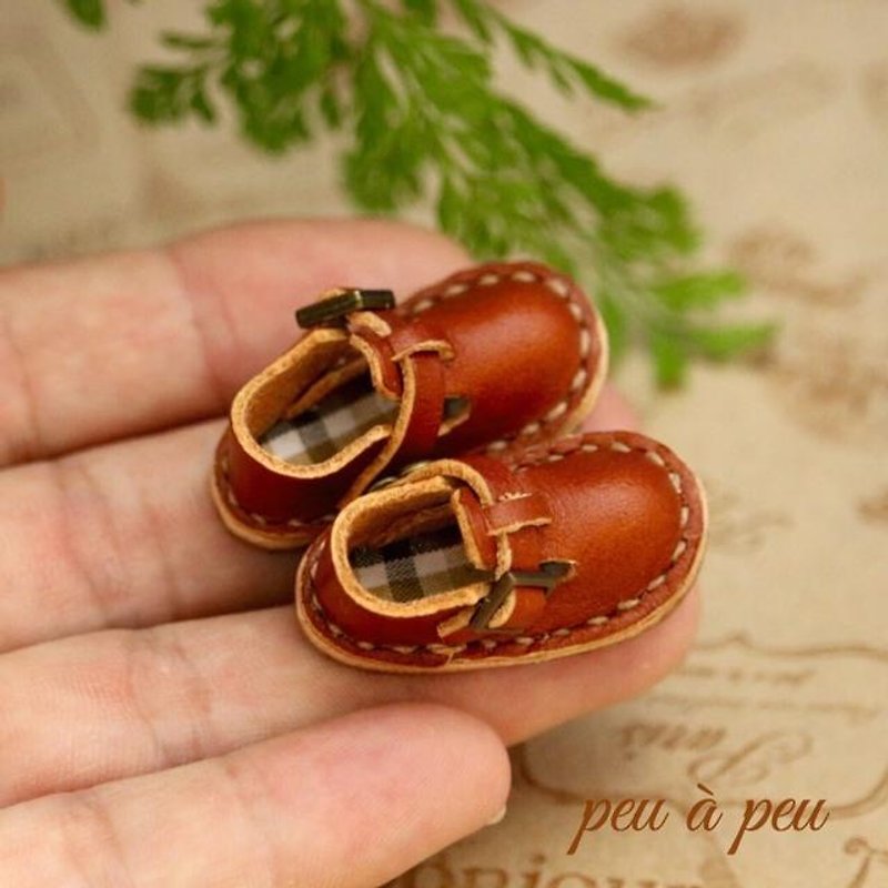 Small leather Sabo Shoes | chocolate - Items for Display - Genuine Leather Brown