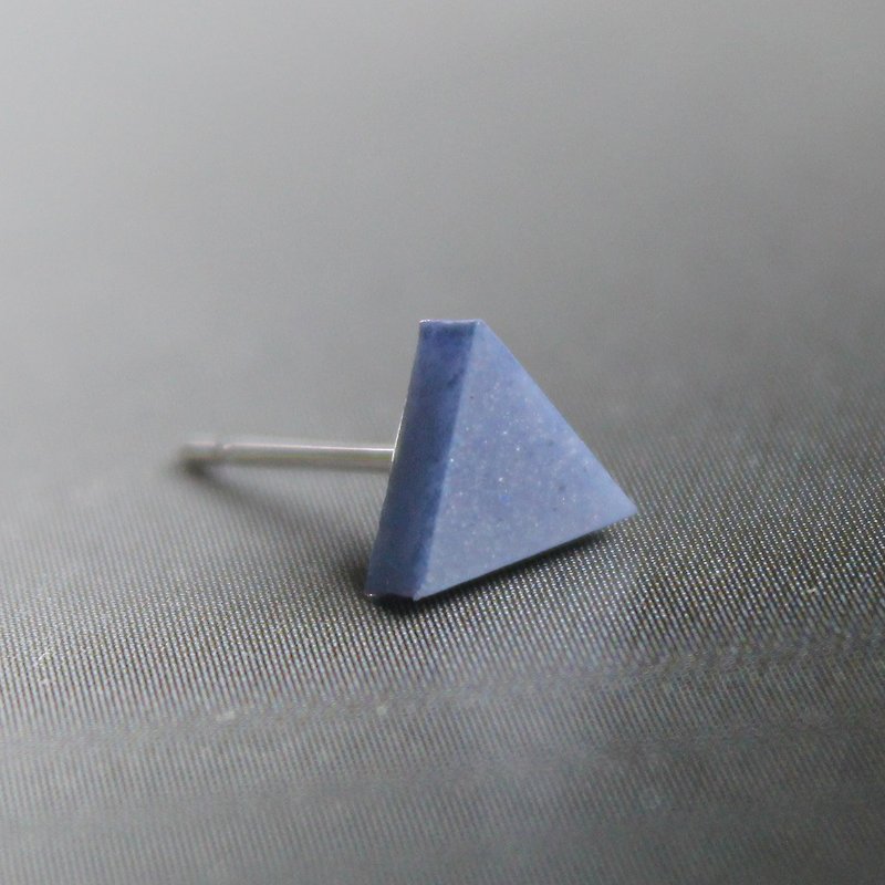 ▽小さな三角形のイヤリング▽607 /エンジェル・アイズ - シングル - ピアス・イヤリング - 粘土 ブルー