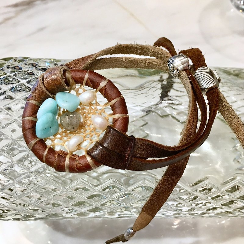 Dream Catcher Leather Bracelet Tassel Hippie Style - สร้อยข้อมือ - หนังแท้ สีนำ้ตาล
