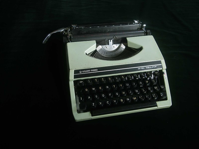 [OLD-TIME] Early Japanese metal light green typewriter G-1
