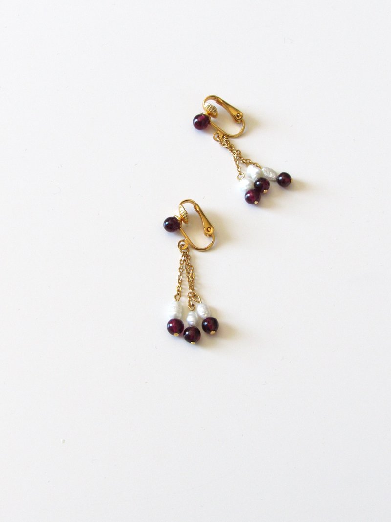 Vintage Pearl Drop Earrings - 耳環/耳夾/耳骨夾 - 貴金屬 金色