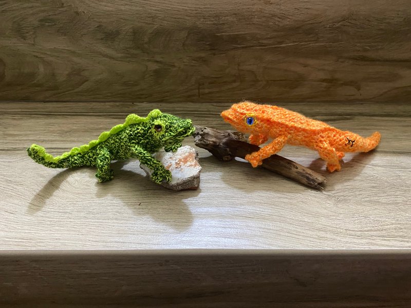 Colourful Handsome Gecko 彩色手工編織守宮有三種顏色可選 - 玩偶/公仔 - 其他材質 多色