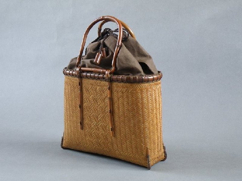 Smoking Ajiro bag Susutake - กระเป๋าถือ - ไม้ไผ่ สีนำ้ตาล