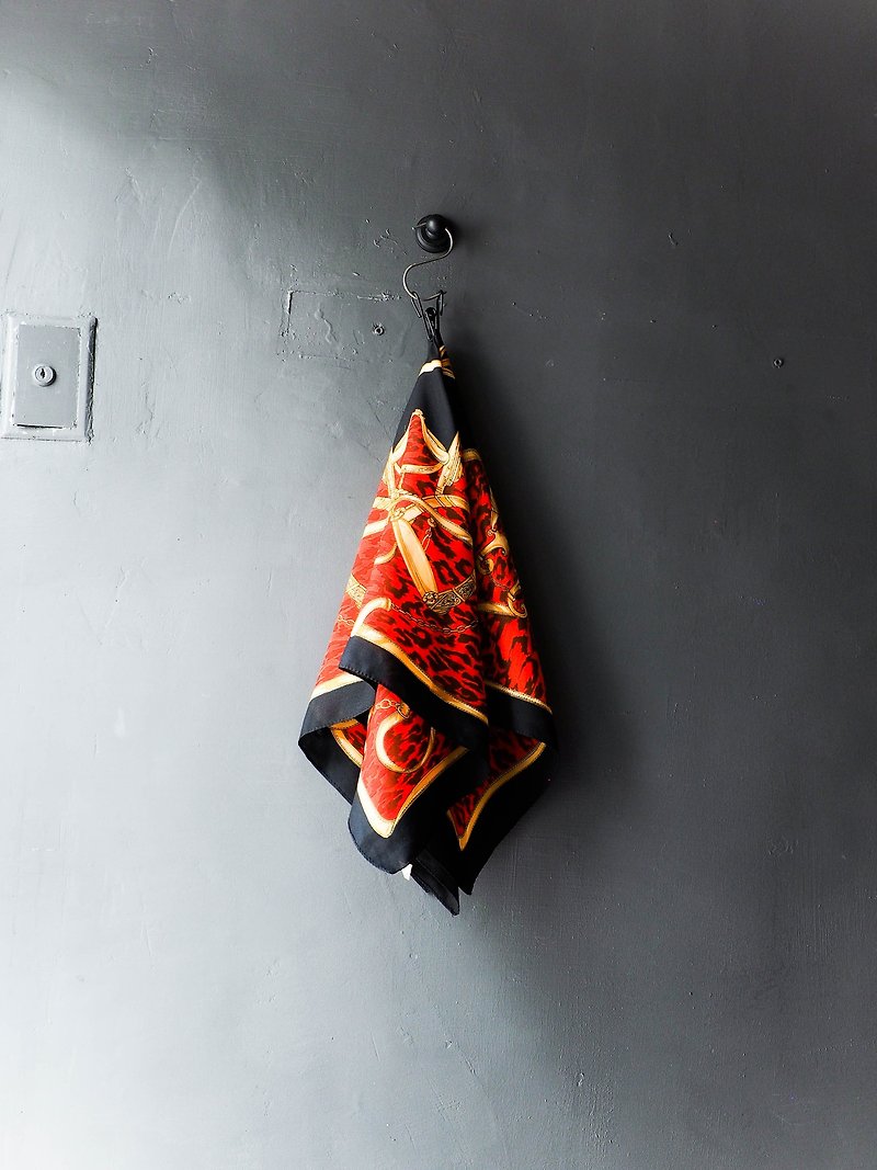 河水山 - 爵黑x火紅華麗春日和 古董絲質方巾  vintage scarf - 絲巾 - 絲．絹 紅色