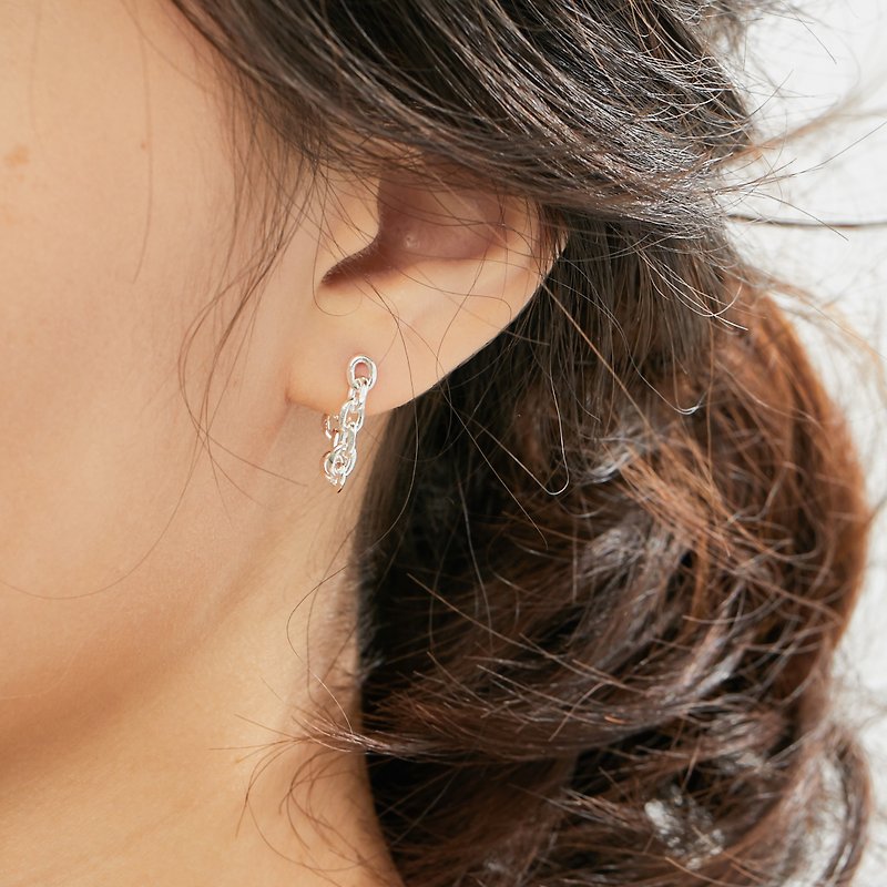 我們愛 戀鍊 銀質耳環 - 耳環/耳夾 - 純銀 銀色