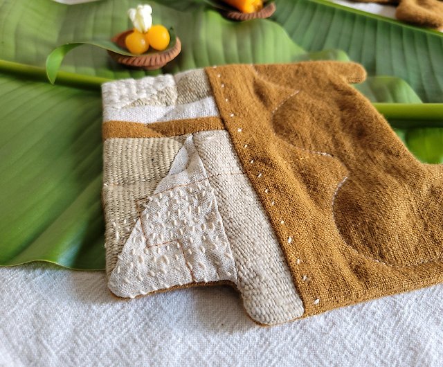 DUNIA ハンドメイド |地球に育まれた古代草木染めのリネンの手織りテーブル プレースマット - ショップ DUNIA handmade ランチョン マット - Pinkoi