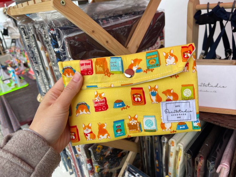 F197 Snack-Loving Corgi Yellow Bottom Storage Bag - กระเป๋าเครื่องสำอาง - ผ้าฝ้าย/ผ้าลินิน 