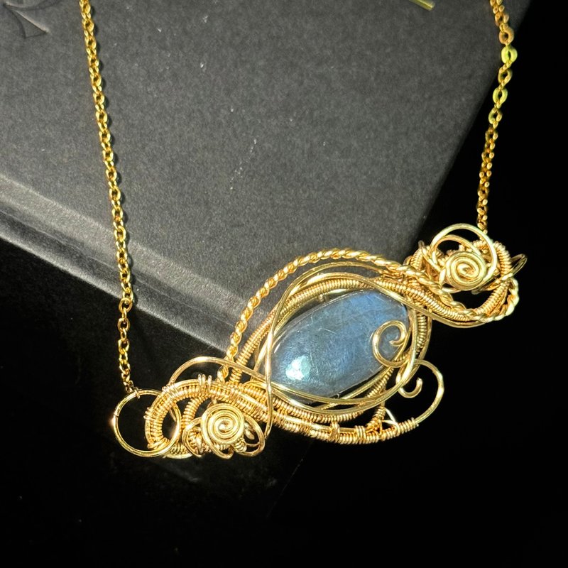 【Atlantis】Wire Wrapping Necklace with Blue Labradorite - Necklaces - Crystal Blue