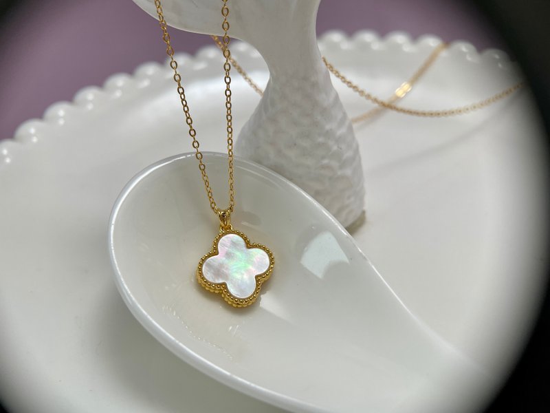 Four-leaf clover natural seawater pearl white mother-of-pearl 18K gold pendant with free Silver - Necklaces - Pearl White