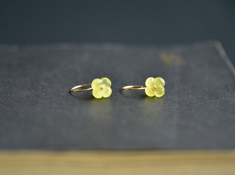 【Golden Gui】Amber Natural Amber Wax Osmanthus Earrings - Earrings & Clip-ons - Gemstone Yellow