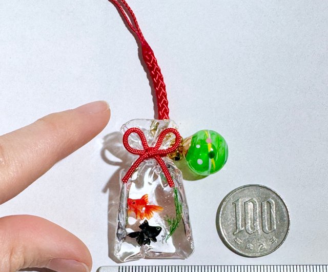 【11個まとめ売り】ミニチュア　金魚鉢＆巾着袋オイルチャーム　キーホルダー Amazon.co.jp: 金魚鉢 金魚すくい オイルチャーム キーホルダー