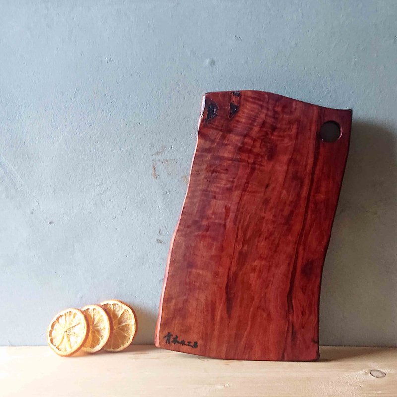 Naturally shaped log cutting board/decoration board - ถาดเสิร์ฟ - ไม้ หลากหลายสี