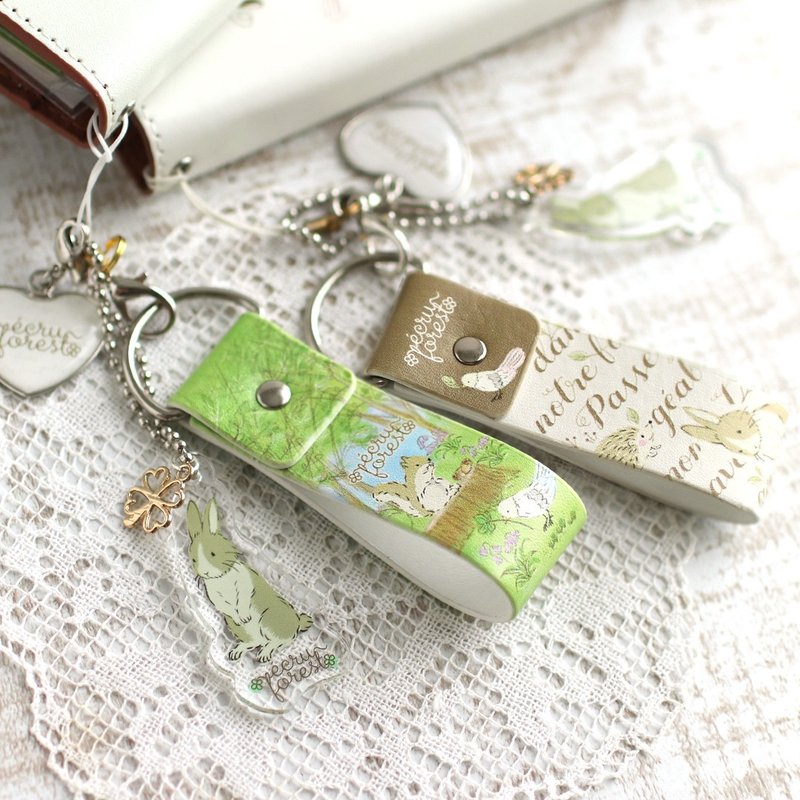 [兔子手繩有心形吊飾，2種]兔子，刺猬，松鼠，小鳥，森林動物筆記本，智慧型手機 - 掛繩/吊繩 - 人造皮革 卡其色