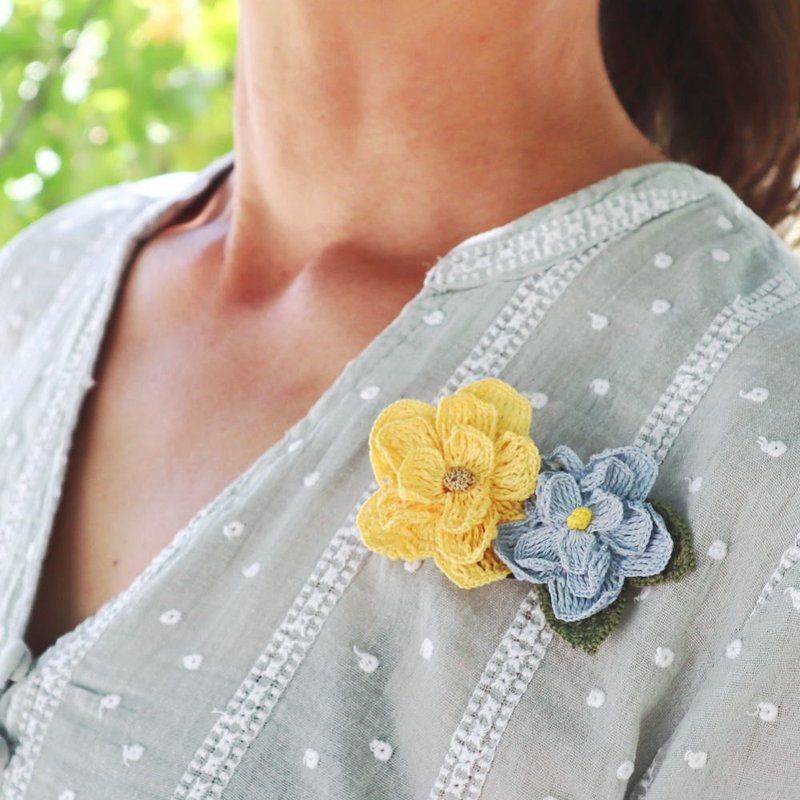レース編みの2WAYブローチ【マーガレット】モーニングサン - ブローチ - 刺しゅう糸 イエロー