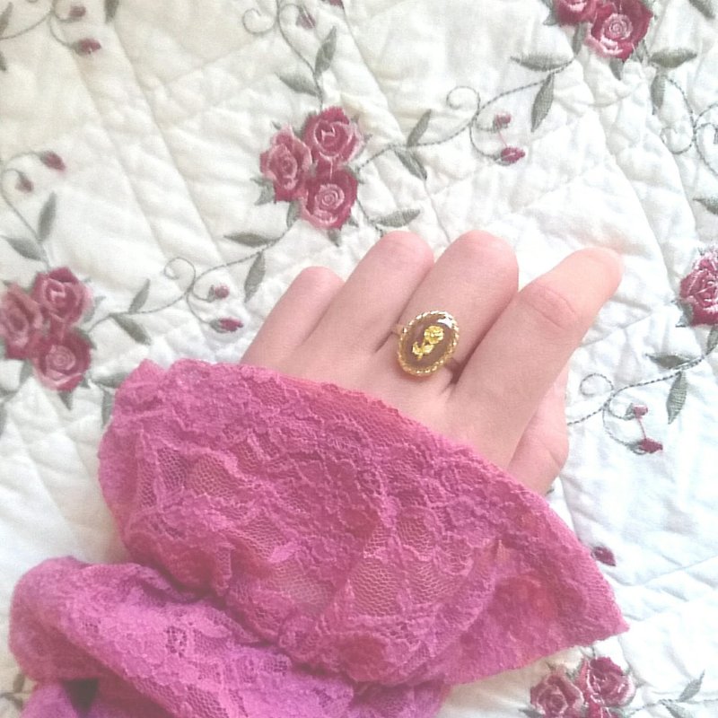 Vintage Rose Oval Ring NO.04 (milk tea color/free size) - แหวนทั่วไป - เรซิน สีนำ้ตาล